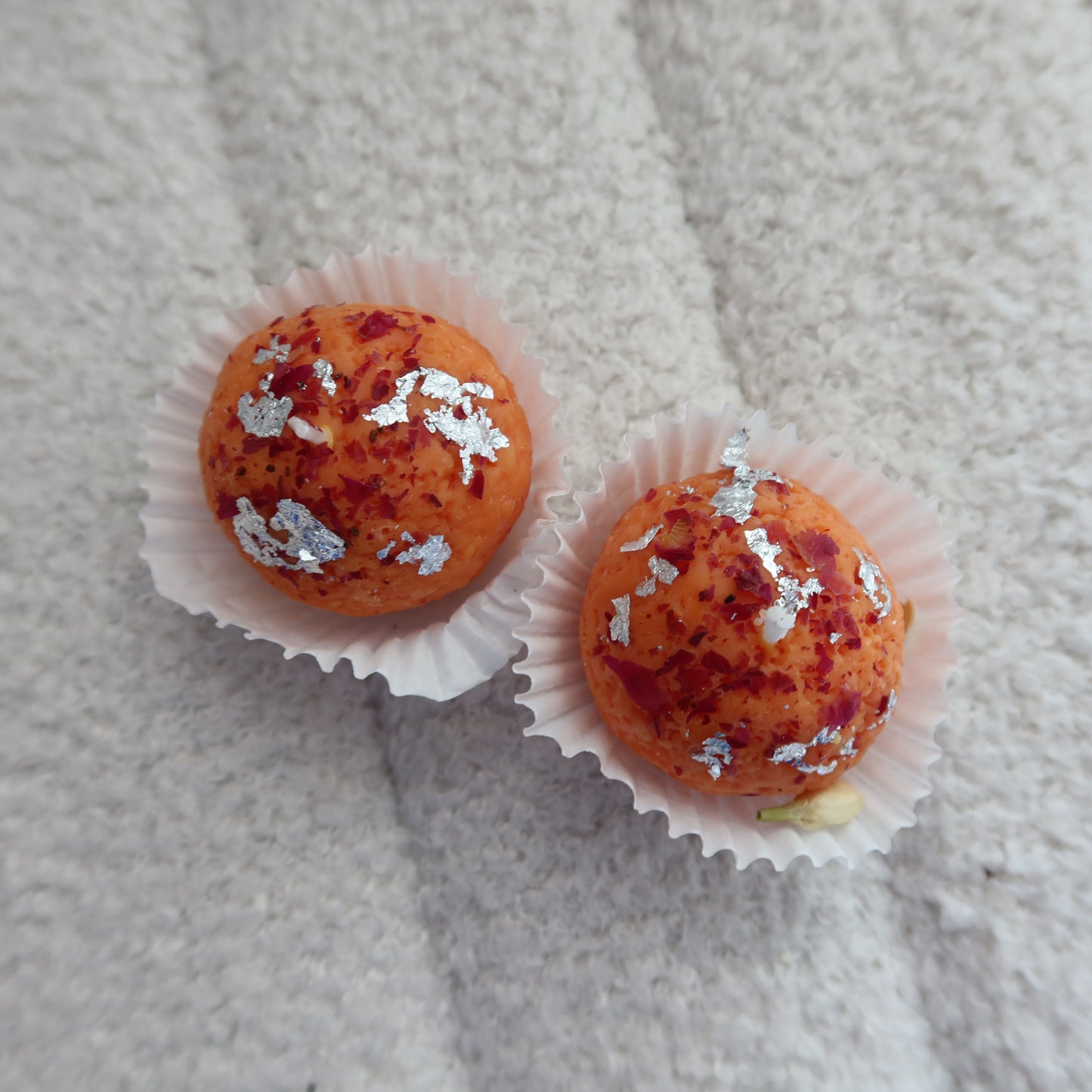 Motichoor Ladoo Candle – Set of 2 | Handmade Soy Wax | Honeysuckle Jasmine Scent