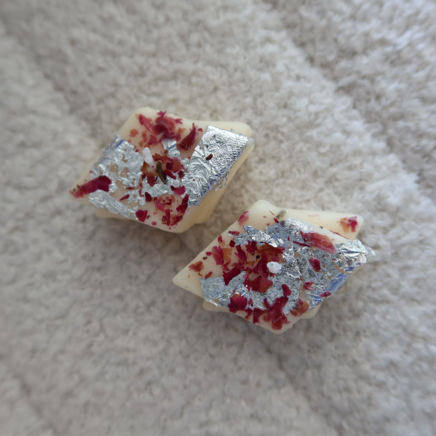 Kaju Katli Candle – Set of 2 | Handmade Soy Wax | Honeysuckle Jasmine Scent