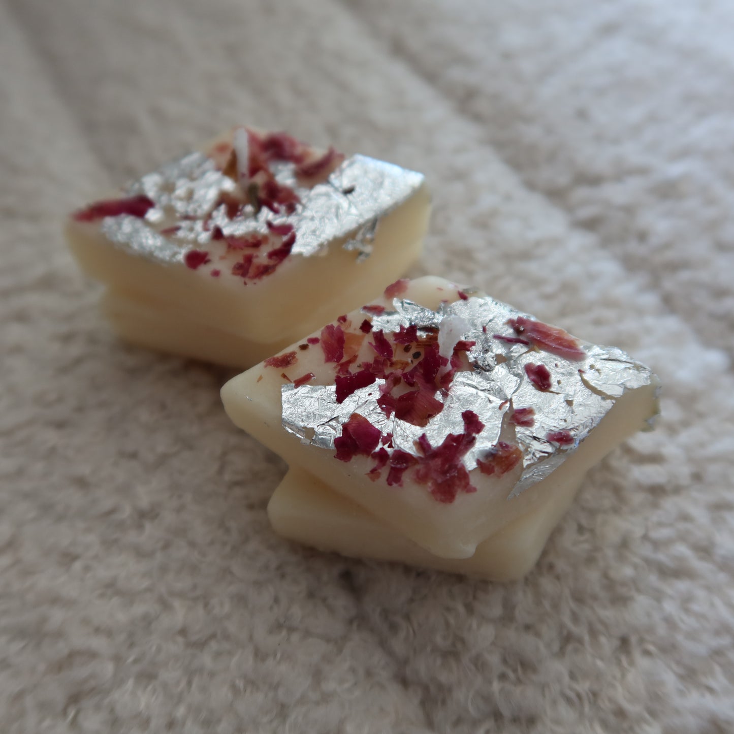 Kaju Katli Candle – Set of 2 | Handmade Soy Wax | Honeysuckle Jasmine Scent