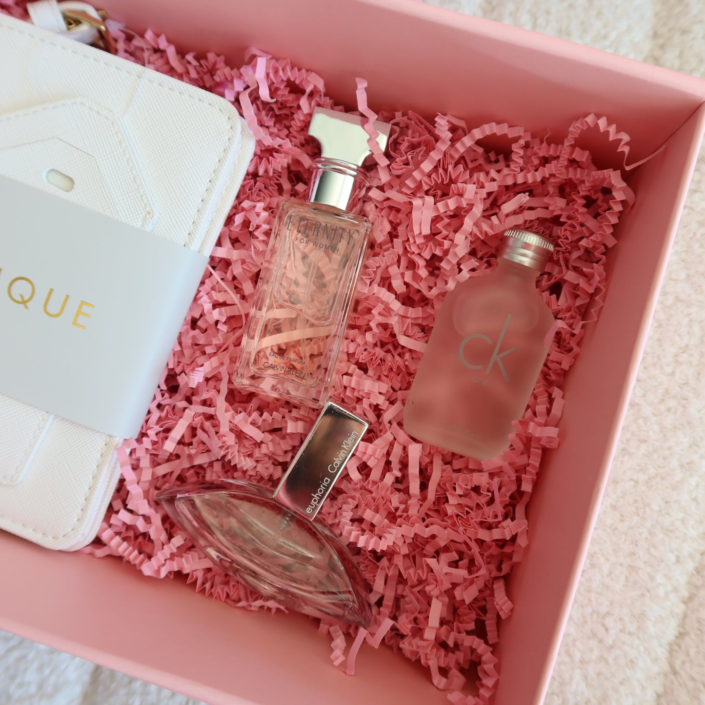 White Travel & Fragrance Gift Set