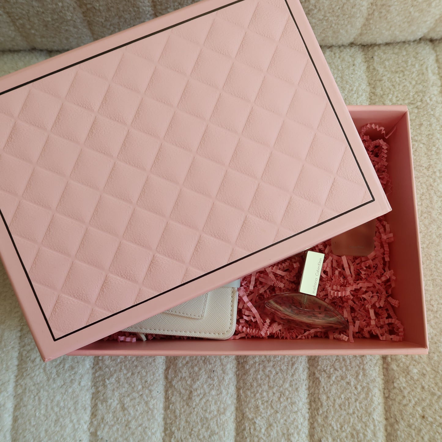 White Travel & Fragrance Gift Set