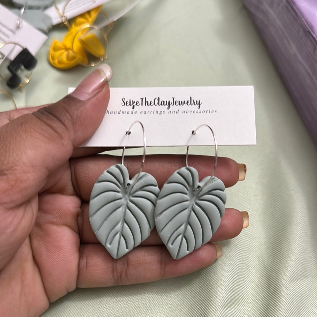 Gloriosum Leaf Earrings - Silver Hoop