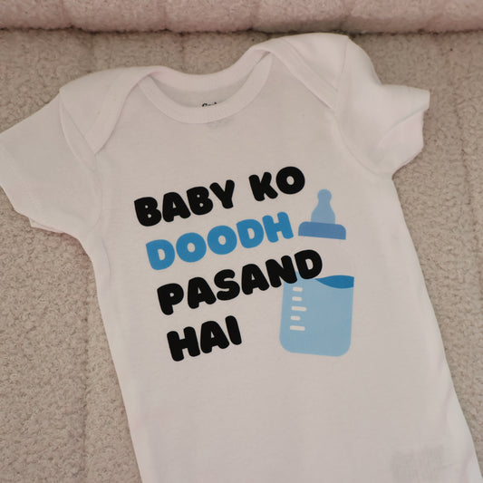 "Baby Ko Doodh Pasand Hai" Short Sleeve Onesie – White (3–6M)